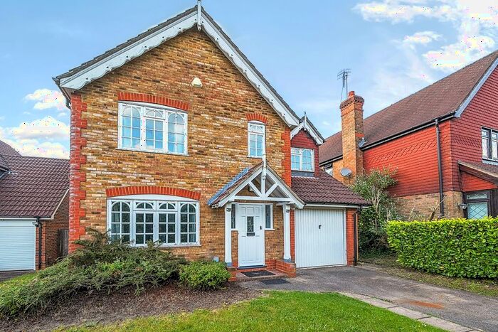 4 Bedroom Flat To Rent In Ridge Lane, Watford, WD17