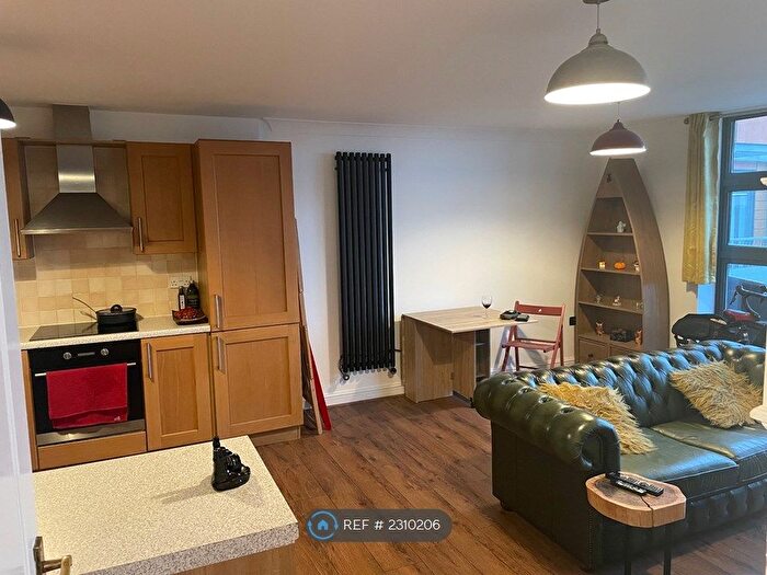 2 Bedroom Flat To Rent In Bromley-By-Bow, London, E3