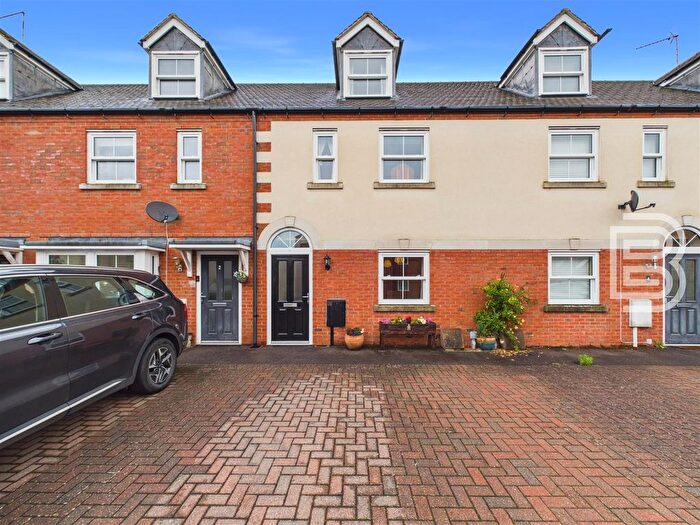 4 Bedroom Terraced House For Sale In Hillmorton Road, Rugby, CV22