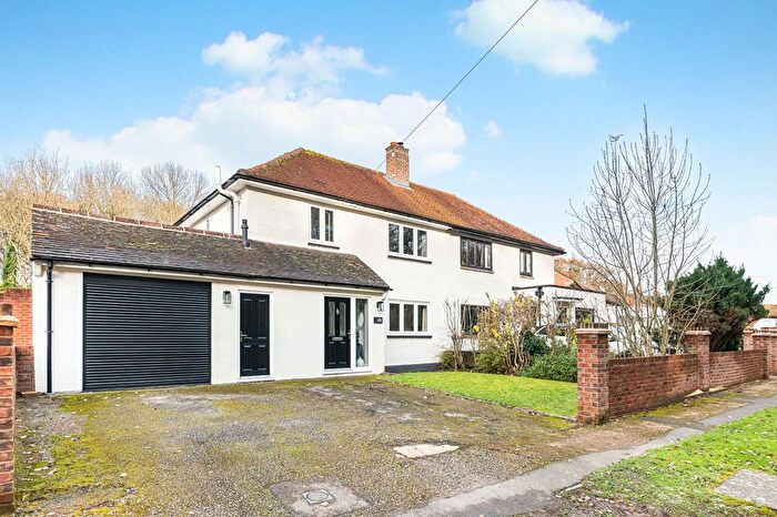 3 Bedroom Semi-Detached House For Sale In Tenaplas Drive, Upper Basildon, Reading, RG8