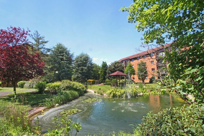 2 Bedroom Flat To Rent In Campion Close, Croydon, CR0