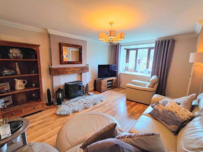 4 Bedroom Detached House For Sale In Crowtrees Park, Rastrick, HD6