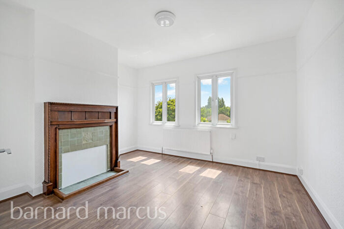 2 Bedroom Apartment To Rent In Sussex Ring, London, N12