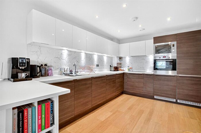 2 Bedroom Apartment For Sale In Dorchester Mansions, Old Bracknell Lane West, Bracknell, Berkshire, RG12