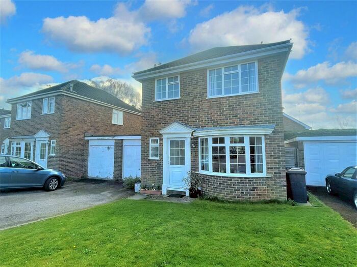 3 Bedroom Link Detached House To Rent In Bannister Close, Witley, Godalming, Surrey, GU8
