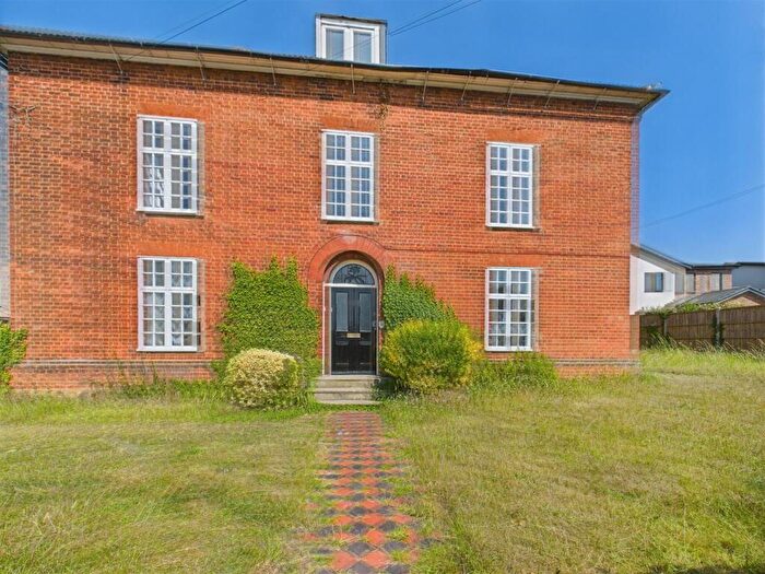 3 Bedroom Maisonette To Rent In High Street, Langford, Bedfordshire, SG18