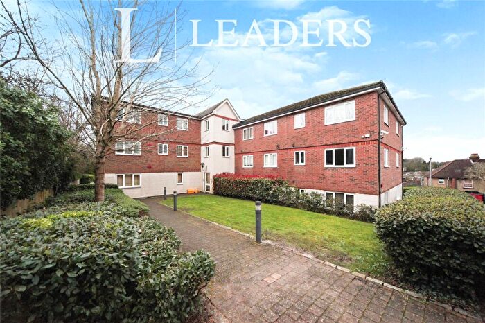 2 Bedroom Apartment For Sale In Treetop Close, Luton, Bedfordshire, LU2