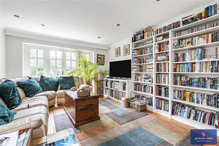 6 Bedroom House For Sale In Mulberry Close, Off The Avenue, Dallington, Northampton, NN5