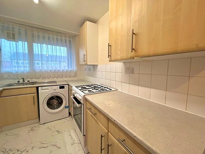 2 Bedroom Flat To Rent In Tolsford Road, London, E5