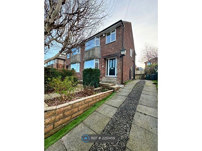 3 Bedroom Semi-Detached House To Rent In Roundhill Mount, Bingley, BD16