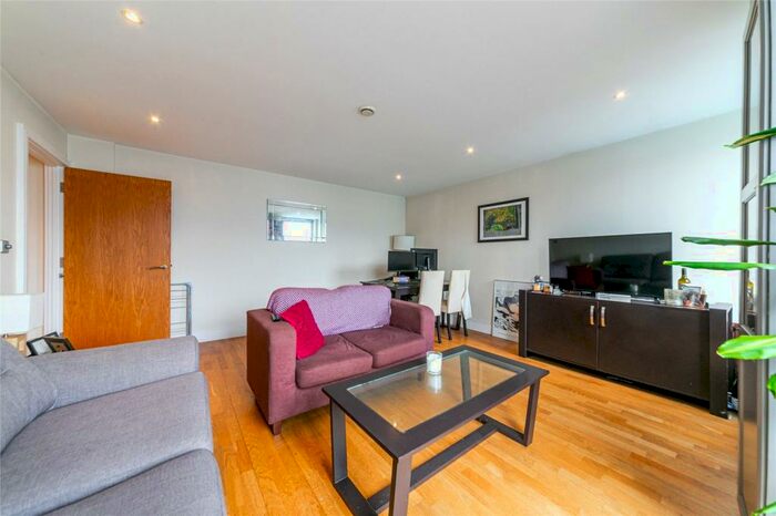 2 Bedroom Apartment To Rent In Drayton Park, London, N5
