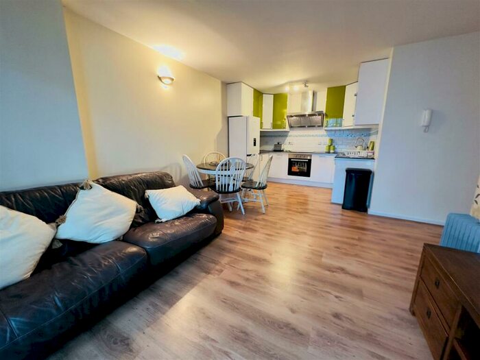 2 Bedroom Apartment To Rent In City Point, Chapel Street, Salford, M3