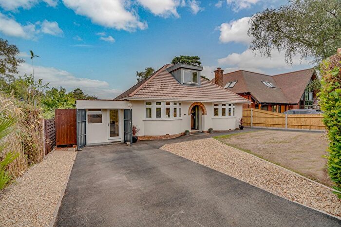 4 Bedroom Chalet For Sale In Western Road, Hiltingbury, Chandler's Ford, SO53