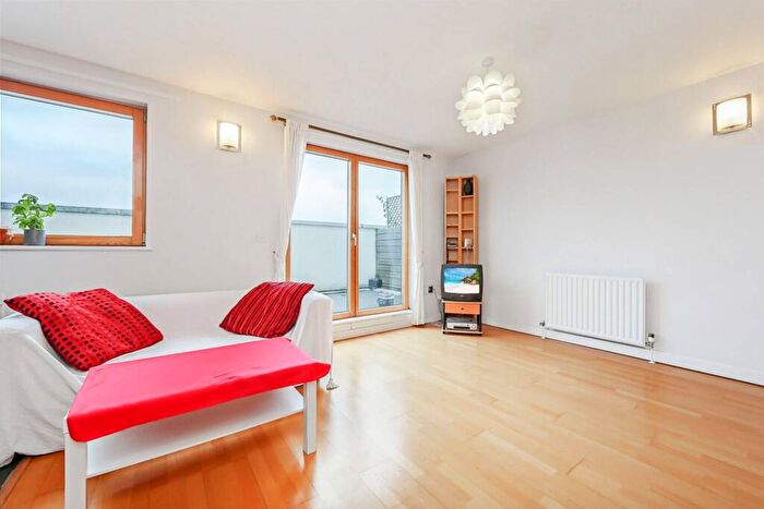 2 Bedroom Flat For Sale In Ambleside Close, Tottenham, London, N17