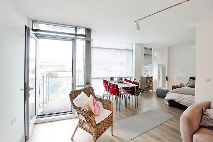 Studio To Rent In Ingram Street, Leeds, West Yorkshire, LS11