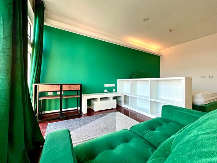 Flat To Rent In Wharfside Street, Birmingham, B1