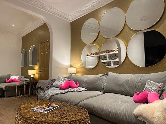 3 Bedroom Terraced House To Rent In Walton Street, London, SW3