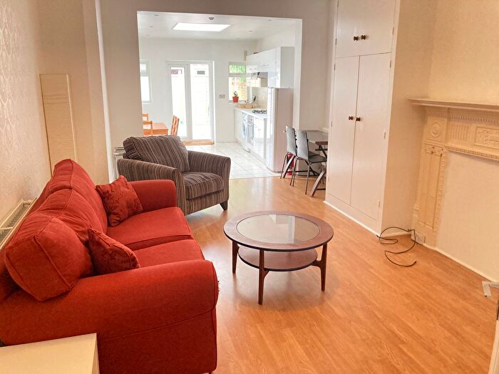 1 Bedroom Flat To Rent In Very Near Wolverton Gardens Area, Ealing Common, W5