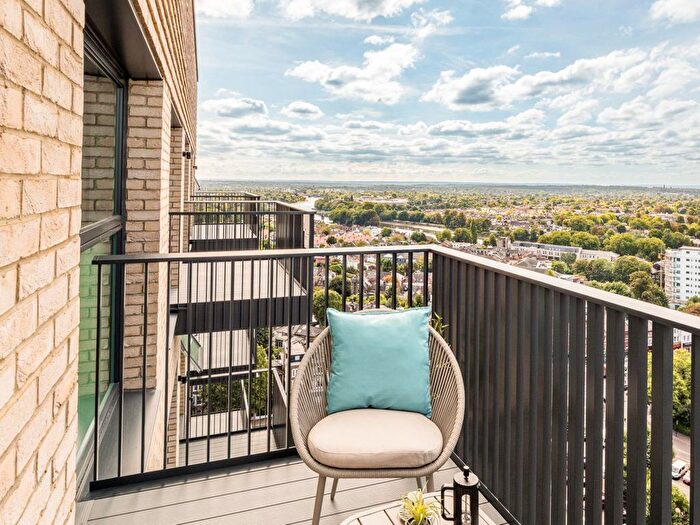 1 Bedroom Flat For Sale In Capital Interchange Way, Brentford, TW8