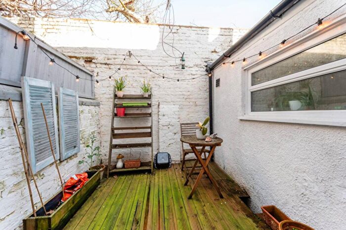 2 Bedroom House To Rent In Robson Road, West Norwood, London, SE27