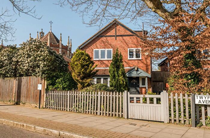 5 Bedroom Detached House For Sale In Twyford Avenue, London, N2