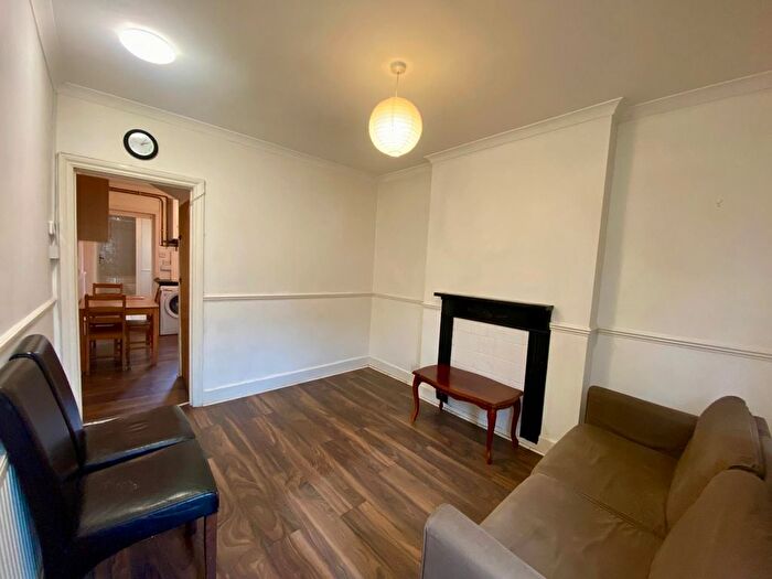 2 Bedroom Semi-Detached House To Rent In Brighton Road, Redhill, RH1