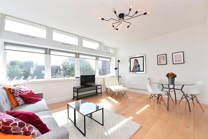 2 Bedroom Flat To Rent In Newington Causeway, London, SE1