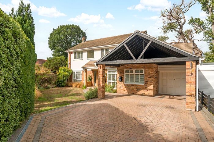 5 Bedroom Detached House For Sale In Kennedy Close, Farnham Common, Buckinghamshire, SL2