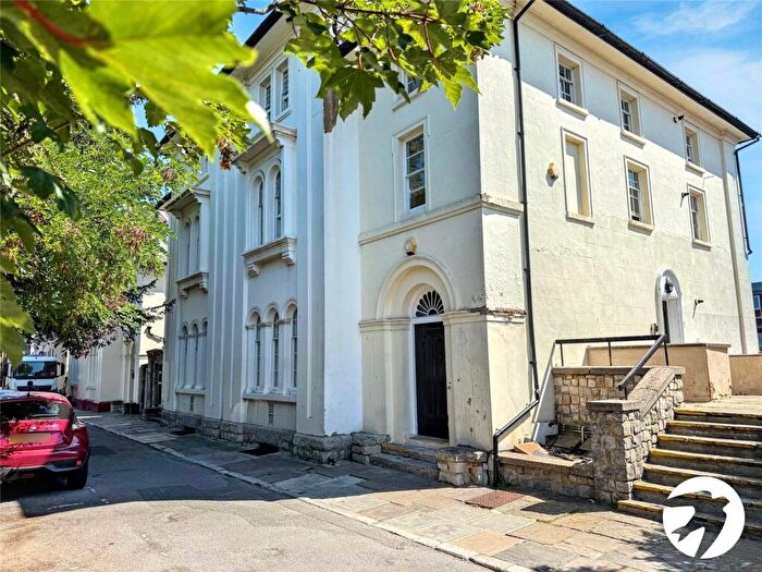 2 Bedroom Flat To Rent In Bower Terrace, Maidstone, Kent, ME16