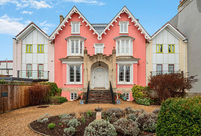 2 Bedroom Maisonette For Sale In Cumberland Road, Bristol, Somerset, BS1