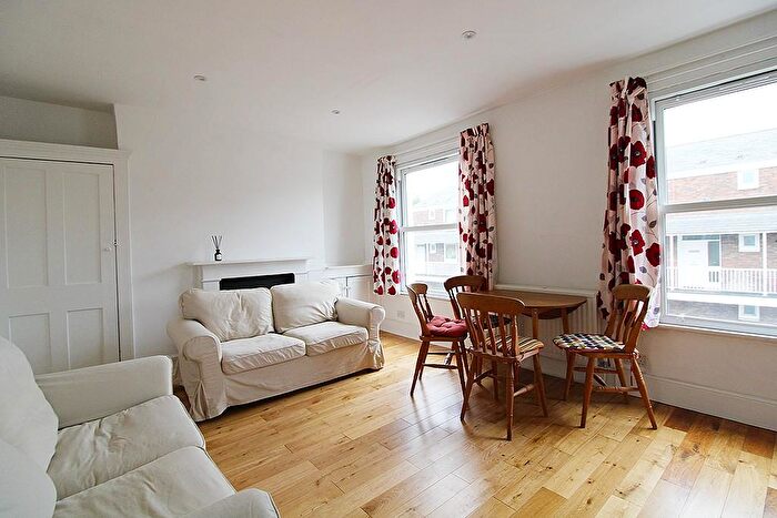 3 Bedroom Flat To Rent In Hornsey Road, Upper Holloway, London, N19