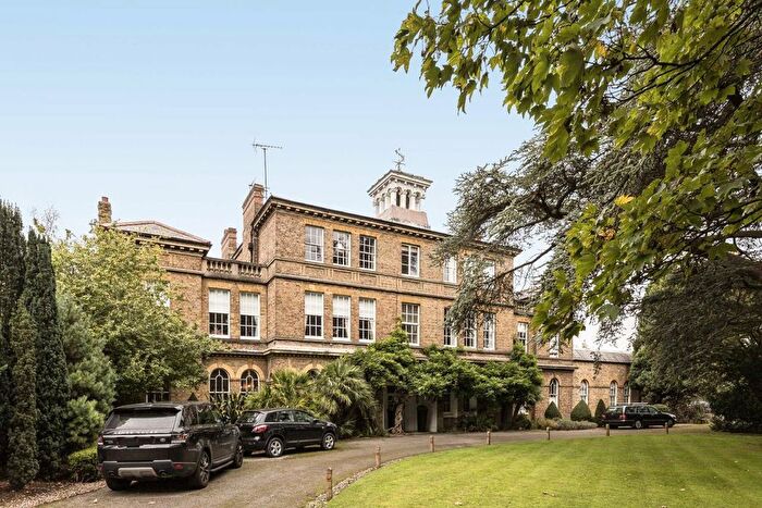 2 Bedroom Flat To Rent In Ham Common, Richmond, TW10
