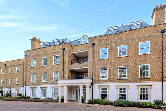 1 Bedroom Apartment To Rent In Queens Road, Weybridge, Surrey, KT13