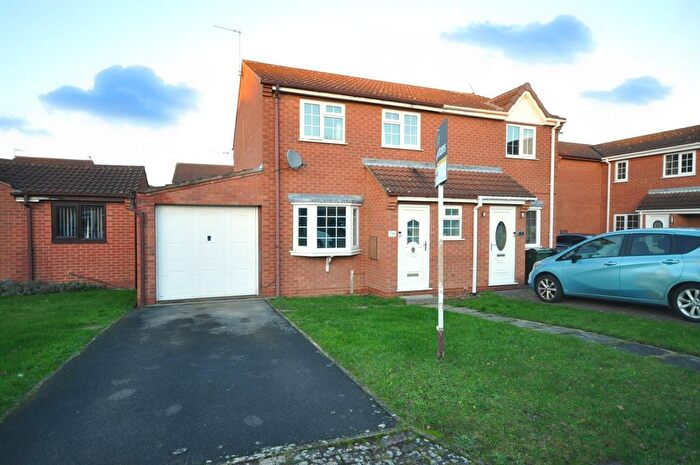 3 Bedroom Semi Detached House For Sale In St. Georges Close, Thorne, Doncaster, DN8