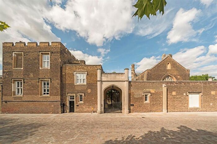 2 Bedroom Flat For Sale In Ashmore Road, Woolwich, SE18