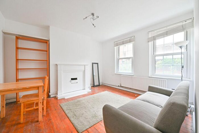 2 Bedroom Flat To Rent In Faunce House, Elephant And Castle, London, SE17