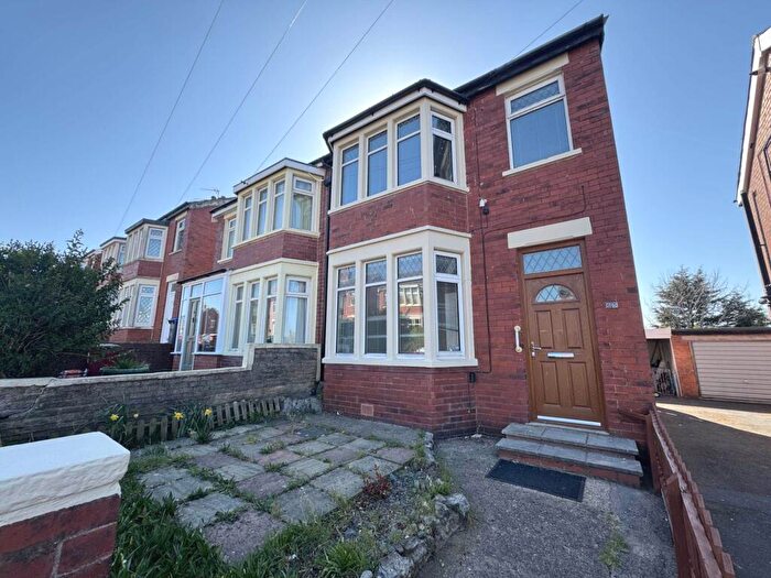 3 Bedroom Semi-Detached House To Rent In Torsway Avenue, Blackpool, FY3