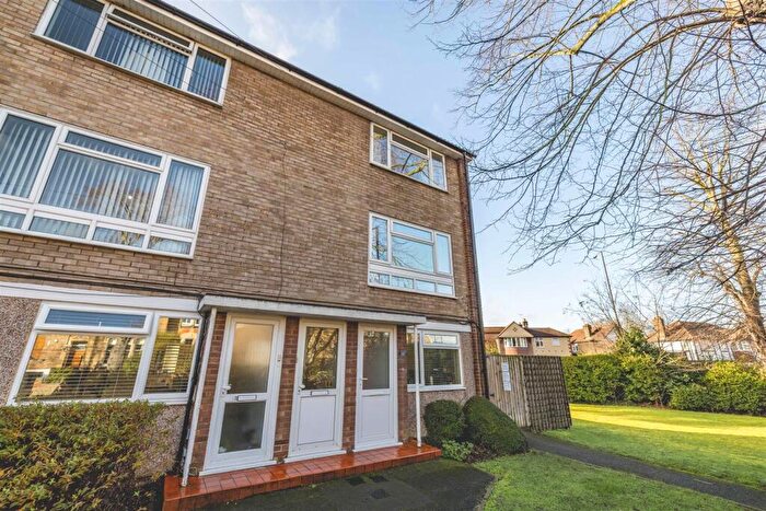 2 Bedroom Maisonette For Sale In Osborne Road, Windsor, SL4