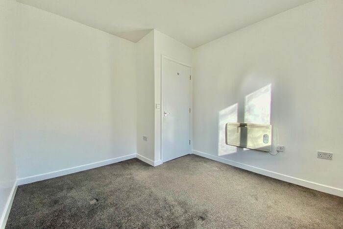 2 Bedroom Flat To Rent In Hawksworth Road, Horsforth, Leeds LS18