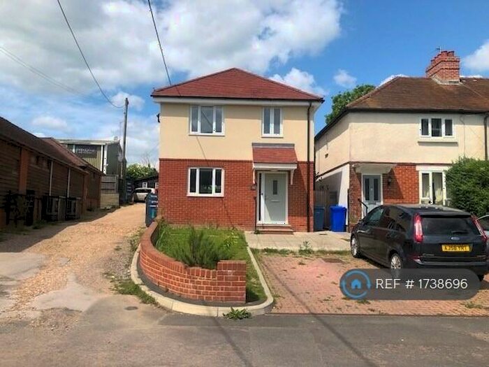 3 Bedroom Detached House To Rent In Alton Road, Hook, RG29