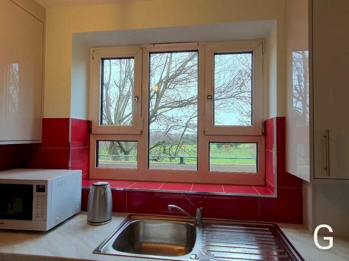 Studio To Rent In London Road, Mitcham, CR4