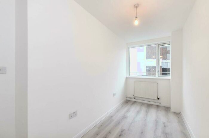 2 Bedroom Flat To Rent In Cricklewood, Cricklewood, London, NW2