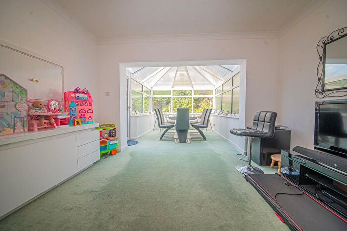 4 Bedroom Detached House For Sale In Cedar Wood Close, Fair Oak, Eastleigh, SO50