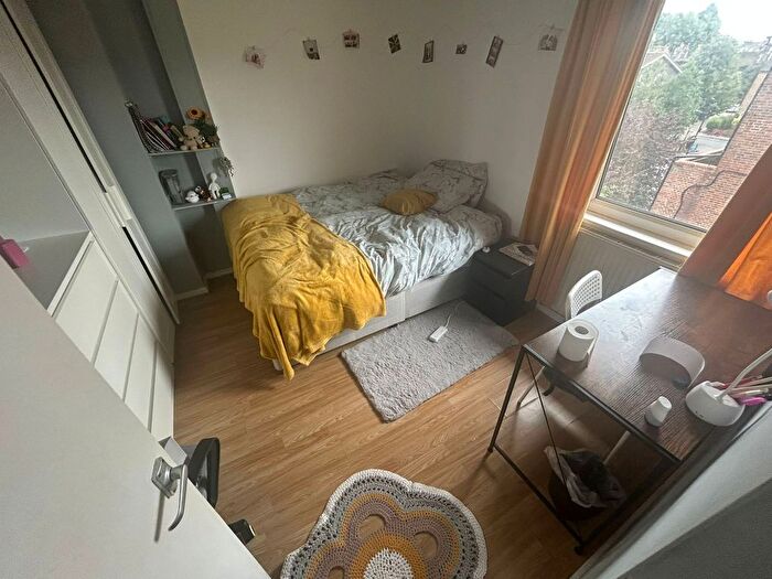 3 Bedroom Flat To Rent In Detling House, Bedroom Flat, SE17