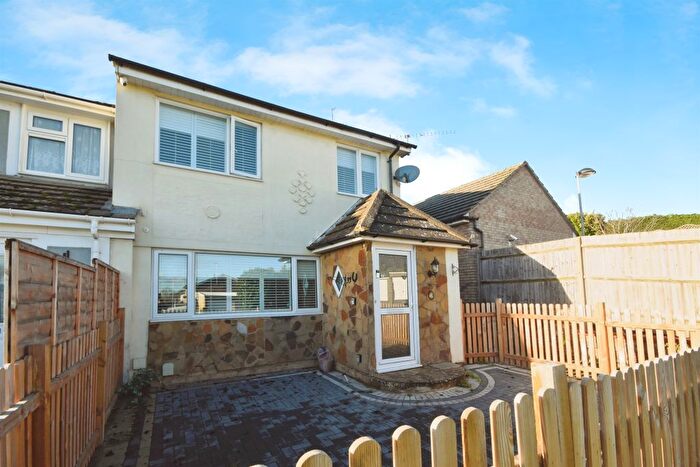 3 Bedroom End Of Terrace House For Sale In Waldgrooms, Dunmow, CM6
