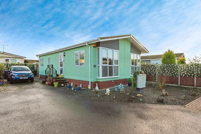 2 Bedroom Lodge For Sale In Marina View, Dogdyke, Lincoln, LN4