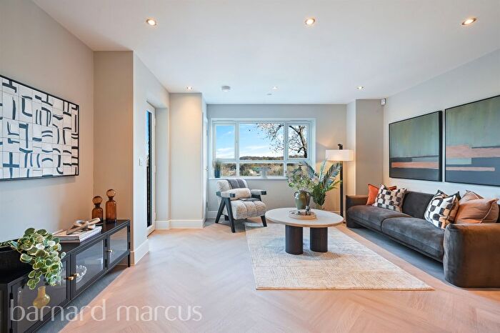 3 Bedroom Flat For Sale In Riddlesdown Road, Purley, CR8