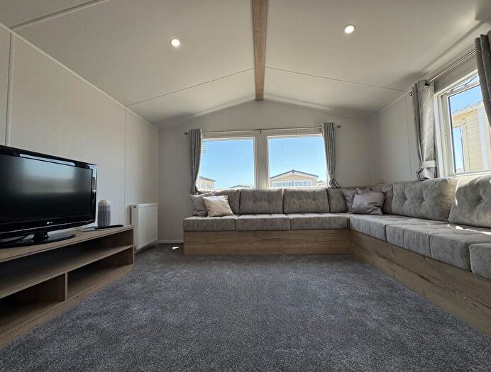 2 Bedroom Caravan For Sale In Two Bed Willerby Midhurst, Pevensey Bay Holiday Park, Pevensey Bay, Eastbourne, East Sussex, BN24
