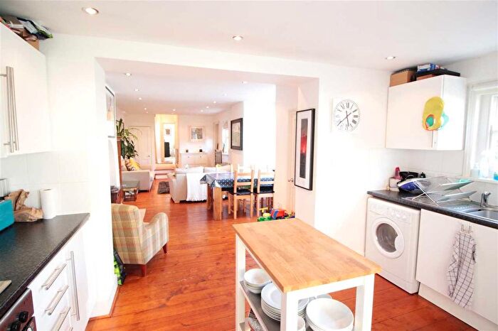 2 Bedroom Flat To Rent In Rosendale Road, Herne Hill, SE24