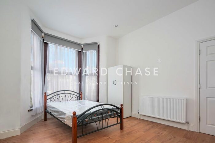 1 Bedroom Flat To Rent In The Drive, Ilford, IG1